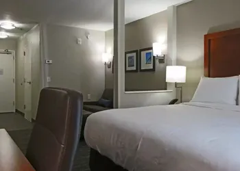 Comfort Inn & Suites Brunswick I-95 hotel thumbnail 5