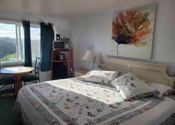 Newport Bay Motel hotel thumbnail 2