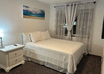 Newport Bay Motel hotel thumbnail 6