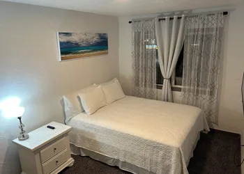 Newport Bay Motel hotel thumbnail 7