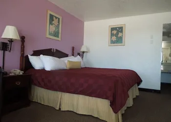 Relax Inn Mineral Wells hotel thumbnail 3