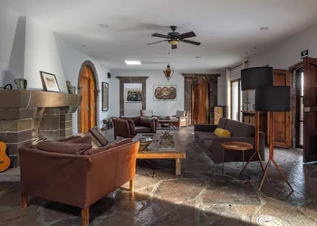 Casa Cien hotel thumbnail 4