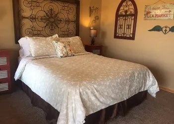 Night Bird Ranch hotel thumbnail 2