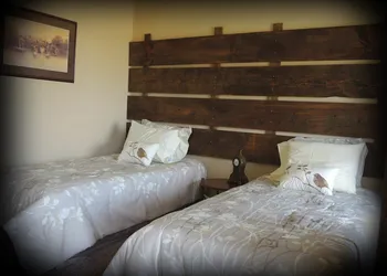 Night Bird Ranch hotel thumbnail 3