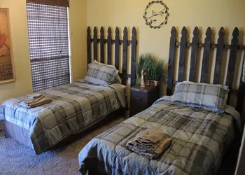 Night Bird Ranch hotel thumbnail 4