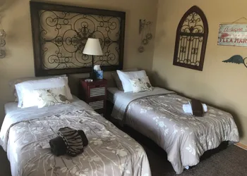 Night Bird Ranch hotel thumbnail 6