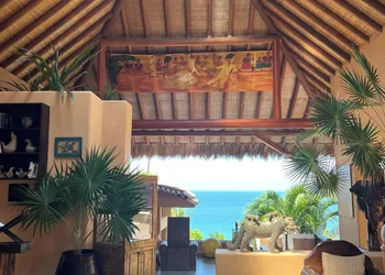 La Casa Que Canta hotel thumbnail 3