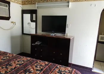 Luxury Inn & RV Park hotel thumbnail 4