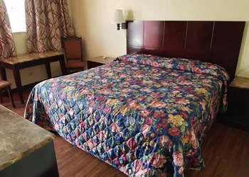 Luxury Inn & RV Park hotel thumbnail 6