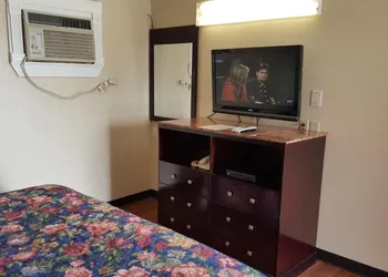 Luxury Inn & RV Park hotel thumbnail 8
