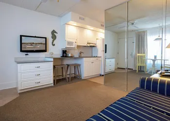 Concord Suites hotel thumbnail 6