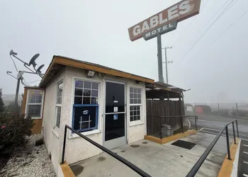 Gables Motel Near Fresno Yosemite hotel thumbnail 2