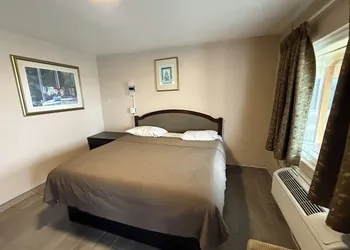 Gables Motel Near Fresno Yosemite hotel thumbnail 6