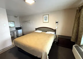 Gables Motel Near Fresno Yosemite hotel thumbnail 7