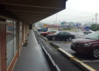 Breezwood Motel hotel thumbnail 4
