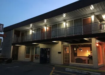 Breezwood Motel hotel thumbnail 5