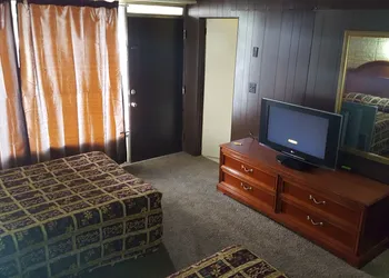 Breezwood Motel hotel thumbnail 6