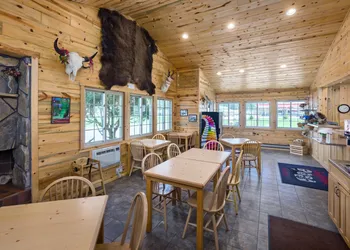 Rock Crest Lodge And Cabins hotel thumbnail 2