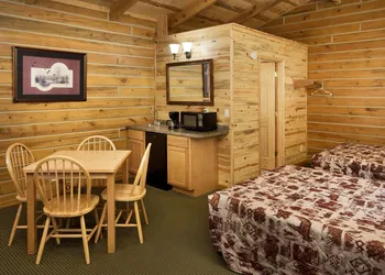 Rock Crest Lodge And Cabins hotel thumbnail 6