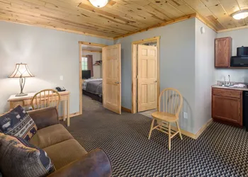 Rock Crest Lodge And Cabins hotel thumbnail 8
