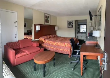 Night Inn hotel thumbnail 2
