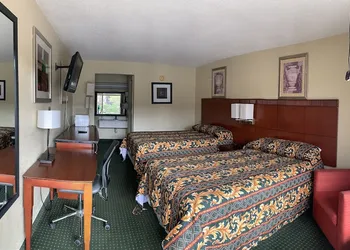 Night Inn hotel thumbnail 3
