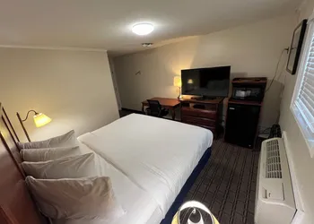 River Valley Inn hotel thumbnail 3