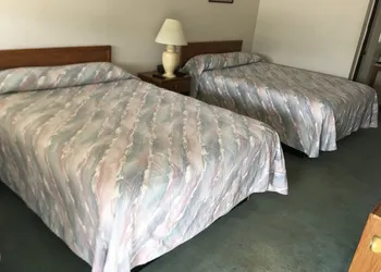 Flag's West Motel hotel thumbnail 2
