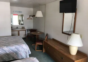 Flag's West Motel hotel thumbnail 5
