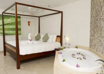 Sandos Caracol Nature Resort & Water Park All Inclusive hotel thumbnail 3