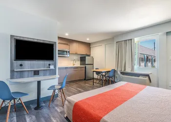 Solo Motel - Broadway hotel thumbnail 6
