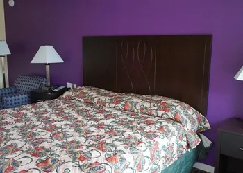 Village Motor Inn hotel thumbnail 2