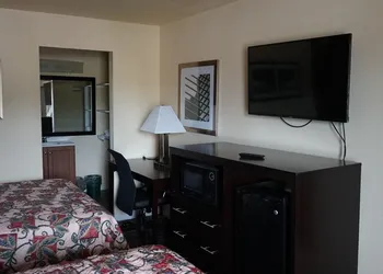 Village Motor Inn hotel thumbnail 3
