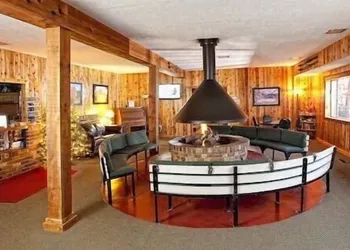 Chateau Apres Lodge hotel thumbnail 2