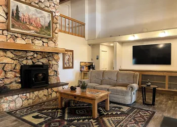 Bryce Canyon Pines hotel thumbnail 3
