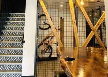 Crash Hotel Squamish hotel thumbnail 3