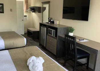 Cairns Motel hotel thumbnail 3