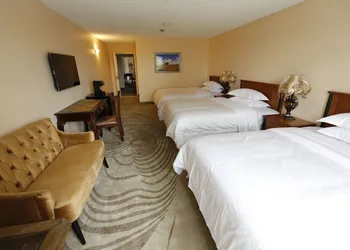 Fullerton Manor Inn hotel thumbnail 3
