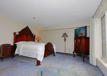 Fullerton Manor Inn hotel thumbnail 5