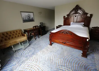 Fullerton Manor Inn hotel thumbnail 6