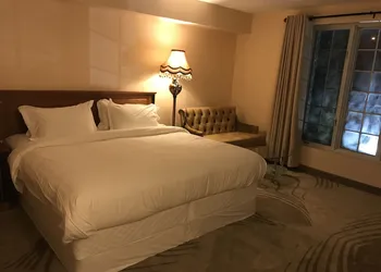Fullerton Manor Inn hotel thumbnail 7
