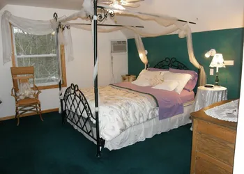 Berkshire Mountain House hotel thumbnail 2