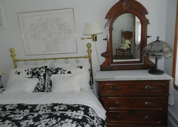 Berkshire Mountain House hotel thumbnail 3