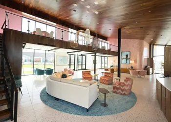 Interstate Inn hotel thumbnail 3