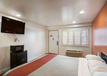 Motel 6 Monterey Park, CA hotel thumbnail 3