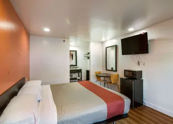 Motel 6 Monterey Park, CA hotel thumbnail 4