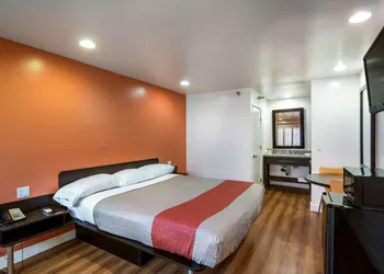 Motel 6 Monterey Park, CA hotel thumbnail 8