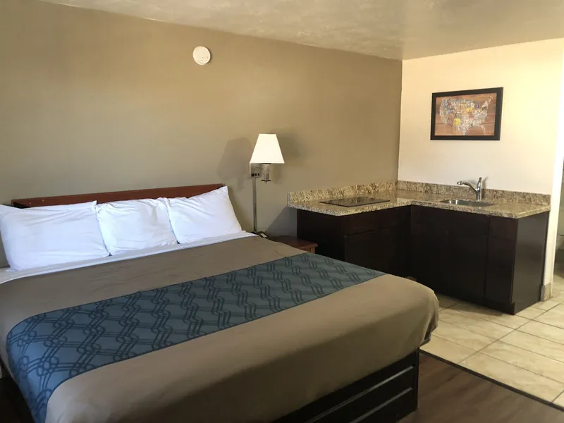 Ameri-Stay Inn & Suites hotel detail image 6