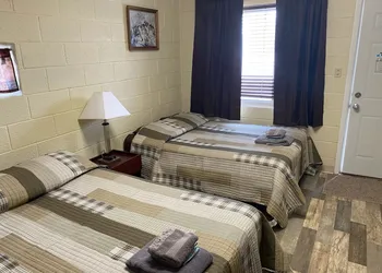 Dighton Inn hotel thumbnail 5