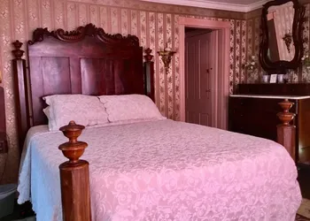 Governor's Bed and Breakfast hotel thumbnail 3
